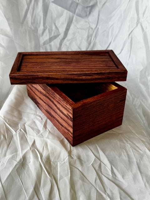 Oak Storage Box with Lid, Handmade Wooden Keepsake Box, Rustic Gift Box for Jewelry & Trinkets, Decorative Organizer for Home or Office