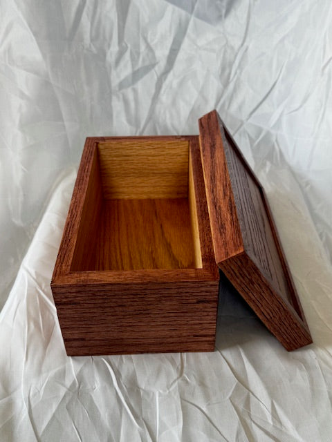 Oak Storage Box with Lid, Handmade Wooden Keepsake Box, Rustic Gift Box for Jewelry & Trinkets, Decorative Organizer for Home or Office