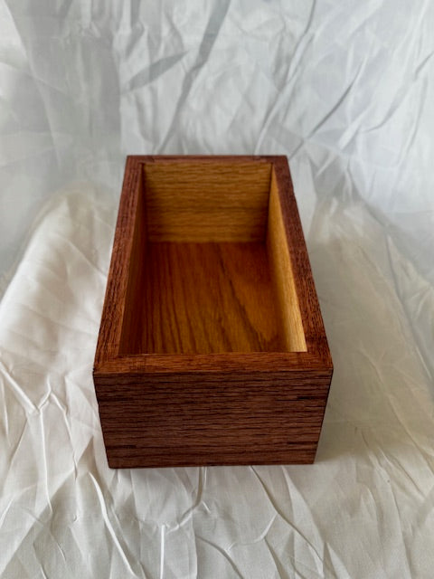 Oak Storage Box with Lid, Handmade Wooden Keepsake Box, Rustic Gift Box for Jewelry & Trinkets, Decorative Organizer for Home or Office